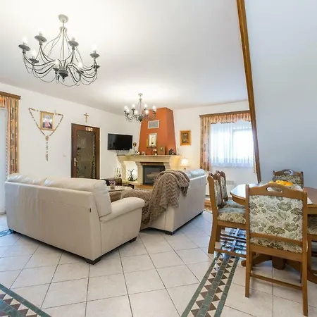 Agata Villa Vir