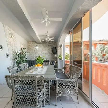 Agata Villa Vir